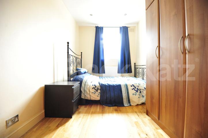 			NEW INSTRUCTION & GOOD FOR 3 SHARERS! , 2 Bedroom, 1 bath, 1 reception Apartment			 Radley Hse,Park Road, BAKER STREET